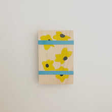 Load image into Gallery viewer, Daffodil Pocket Flower Press